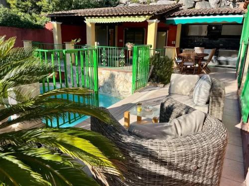 Maison conviviale à Fréjus avec piscine à débordement - image 2