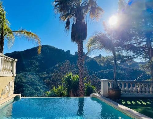 Maison conviviale à Fréjus avec piscine à débordement - image 3