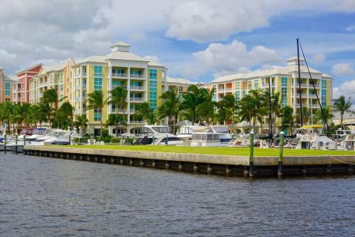 Luxurious, family-friendly 3BR condo on the water in Lantana, Vereinigte Staaten von Amerika
