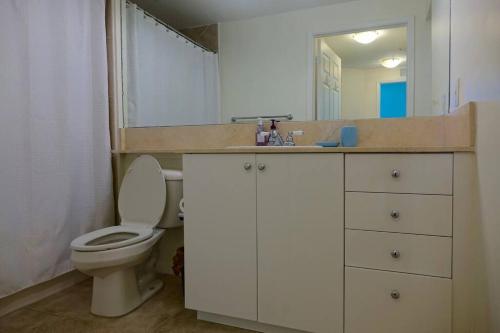 Luxurious, family-friendly 3BR condo on the water thumb 2