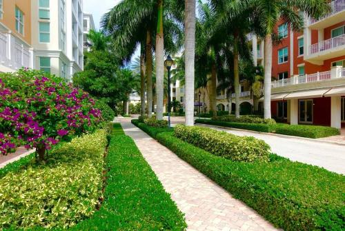 Luxurious, family-friendly 3BR condo on the water thumb 4