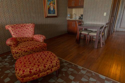 Standard Double Room image 6