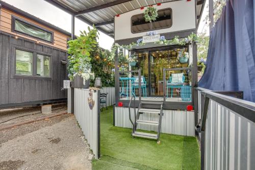 Tiny Home Near Lewisville Lake with Porch and Yard! in Lake Dallas, USA