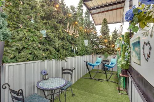 Tiny Home Near Lewisville Lake with Porch and Yard! in Lake Dallas, USA