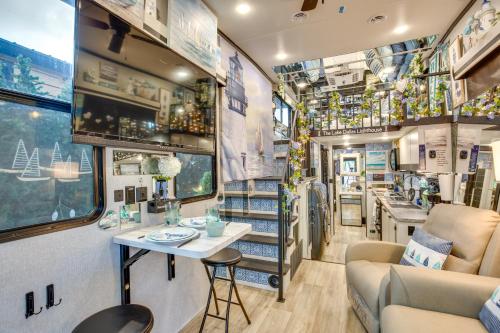 Tiny Home Near Lewisville Lake with Porch and Yard! in Lake Dallas, USA