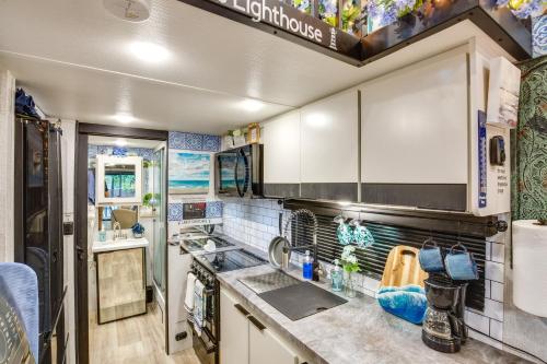 Tiny Home Near Lewisville Lake with Porch and Yard! in Lake Dallas, USA