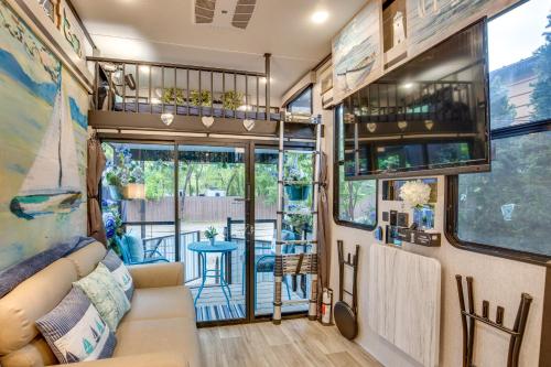Tiny Home Near Lewisville Lake with Porch and Yard! in Lake Dallas, USA