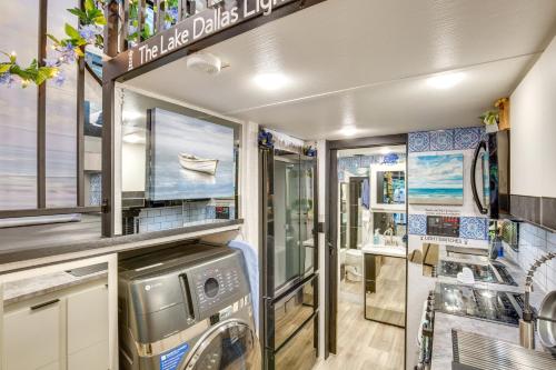 Tiny Home Near Lewisville Lake with Porch and Yard! in Lake Dallas, USA