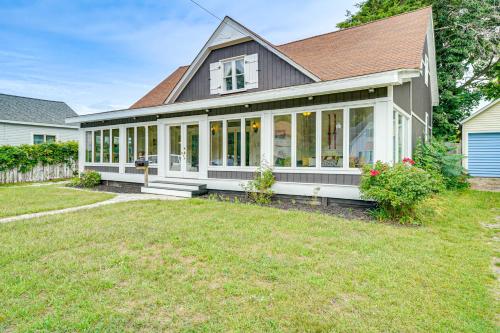 Spacious Vintage Gem with Sunroom in Manistee! in Manistee, USA