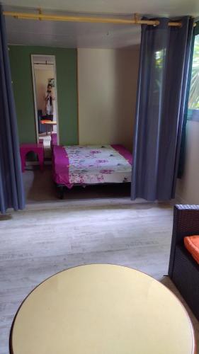 Petite Maison Atypique En Bois in Sainte Rose