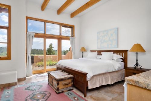 Bookend adobes, 9 mi to Taos Ski Valley in Arroyo Seco (NM)