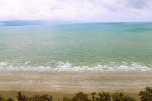 Beach front Apartment with Sea View VIP CONDOCHAIN Beach front Apartment with Sea View VIP CONDOCHAIN