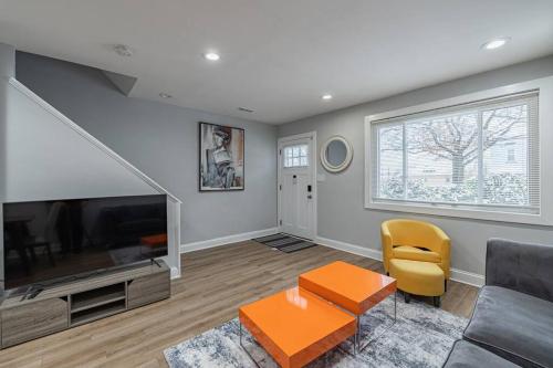 LUX 3 Entire Townhome with easy Parking in Washington, USA