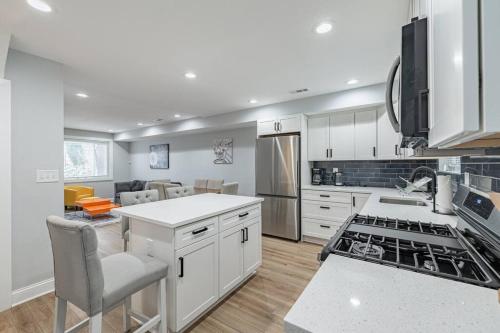LUX 3 Entire Townhome with easy Parking in Washington, USA