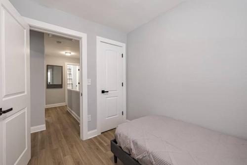 LUX 3 Entire Townhome with easy Parking