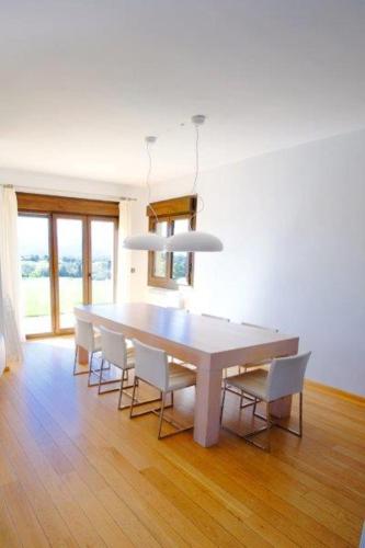 Faciliteter, La Casa de Orviz in Pola de Siero