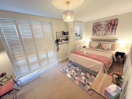Lux Balcony Penthouse Room Basingstoke Hospital 2min drive and walkable in 바싱스톡 시티 센터