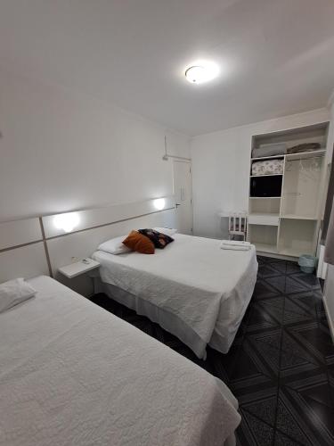 1 double bed, 1 twin bed