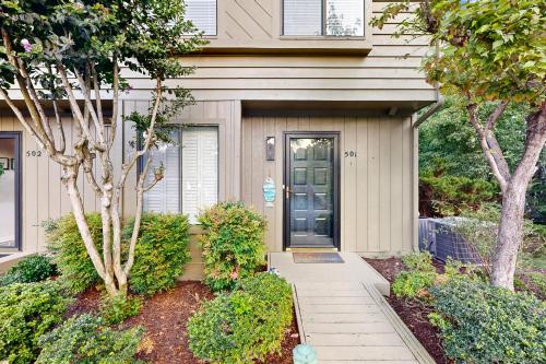 Lazy Daze Lakeside Retreat in Moneta, USA