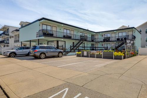 Wildwood Condo Community Pool, Walk to Beach! in Wildwood, USA