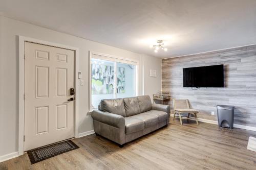 Wildwood Condo Community Pool, Walk to Beach!