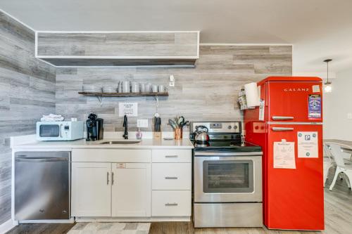 Wildwood Condo Community Pool, Walk to Beach!