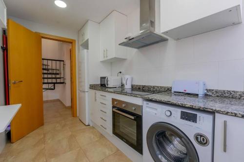 Konyha, Apartamentos Torre Figueres in Szent Boi del Llobregat