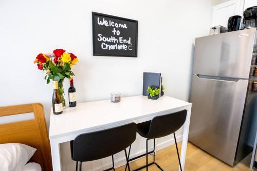 Trendy South End Studio Trendy South End Studio