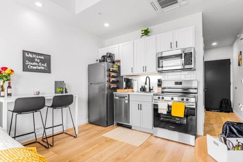 Trendy South End Studio Trendy South End Studio