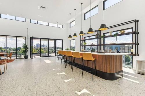 Trendy South End Studio Trendy South End Studio