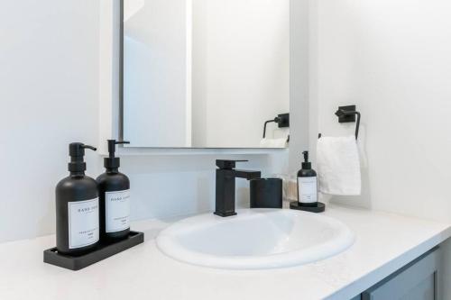 Trendy South End Studio Trendy South End Studio