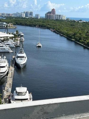 NEW! Penthouse Waterfront with Oceanview Renovated in Fort Lauderdale, USA