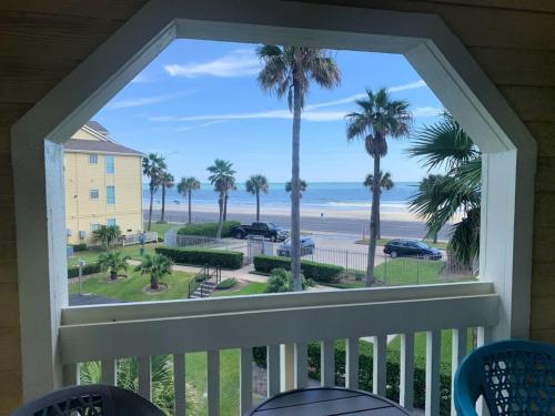 Excellent Beach Ocean & Pool Views in Galveston, USA