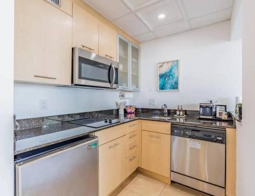 NEW! Penthouse Waterfront with Oceanview Renovated in Fort Lauderdale, USA