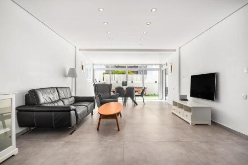 Ashdod Skyview modern 3bdr apartment by torohome in Ashdod