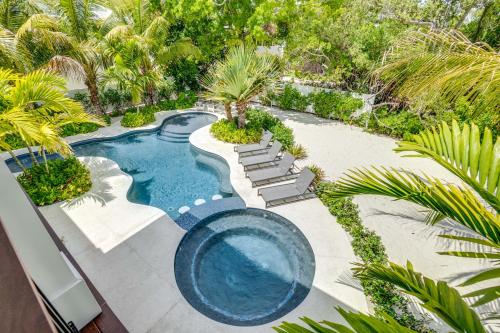 Compass Rose, 9 bed, 8,5 bath with amazing views! in Anna Maria, USA