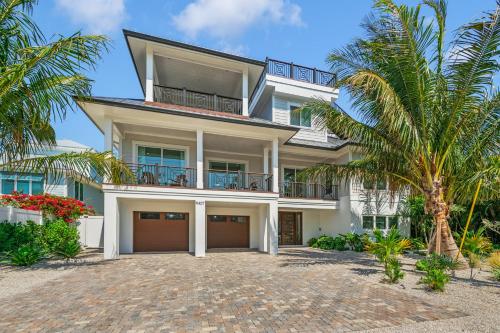 Compass Rose, 9 bed, 8,5 bath with amazing views! in Anna Maria, USA