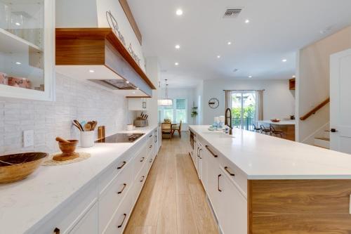 Compass Rose, 9 bed, 8,5 bath with amazing views! in Anna Maria, USA