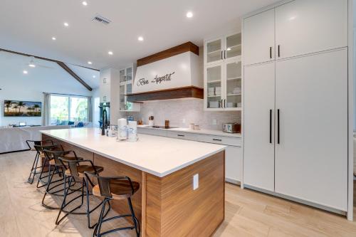 Compass Rose, 9 bed, 8,5 bath with amazing views! in Anna Maria, USA