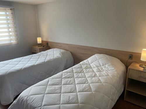2 twin beds