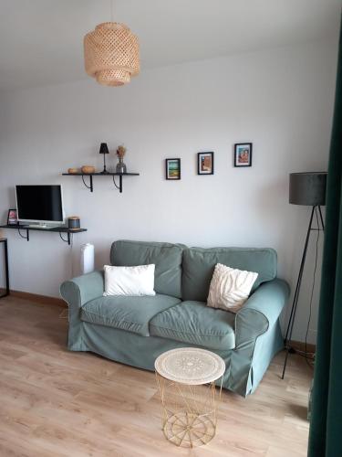 En baronnies charmant studio avec balcon et parking in Auch