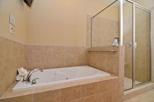 Best Western Plus Emory At Lake Fork Inn & Suites - image 12
