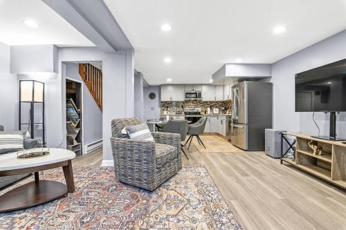 Luxe and Spacious Boston 3BD 2BA apt w Free Parking in Boston, USA