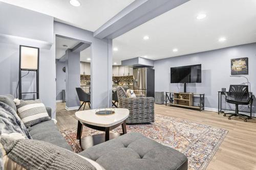 Luxe and Spacious Boston 3BD 2BA apt w Free Parking in Boston, USA