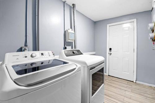 Luxe and Spacious Boston 3BD 2BA apt w Free Parking in Boston, USA