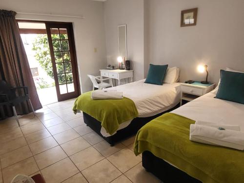 Lake Pleasant Hotel 4