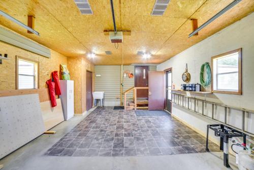 Yale Home in the Heart of Pheasant Hunting Country in Cavour