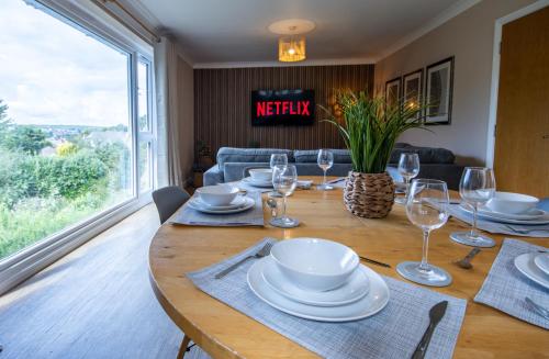 Detached House, Amazing Views, Driveway Parking gîte à louer 98 Townhill Way