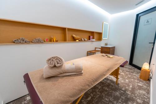 Double or Twin Room image 4