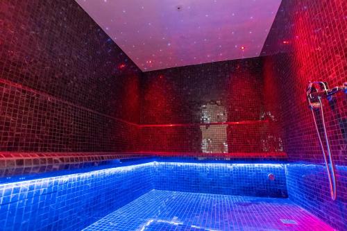 Suite, executive